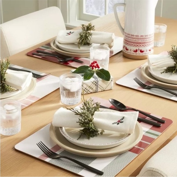 Hearth & Hand Magnolia 4pk Christmas Holly Leaf & Berry Embroidered Clot… - Picture 2 of 4